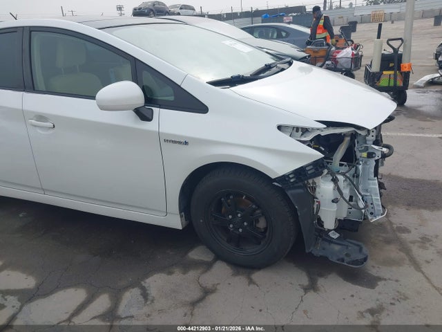 Toyota Prius Three 2014 JTDKN3DU4E1763388 Image 21