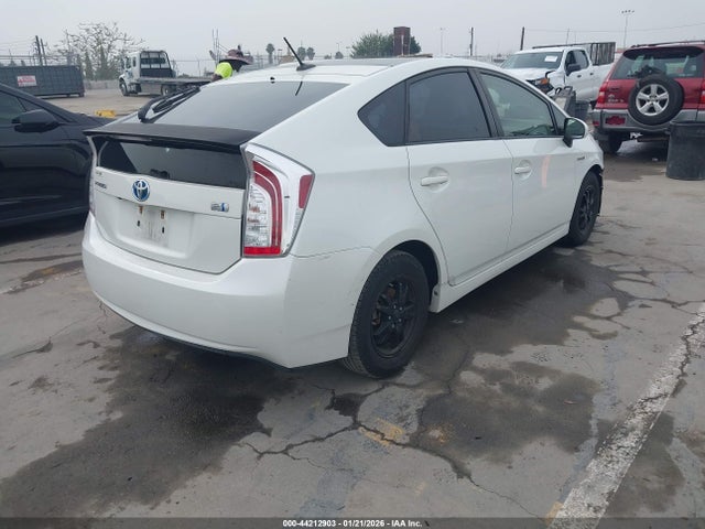 Toyota Prius Three 2014 JTDKN3DU4E1763388 Image 4
