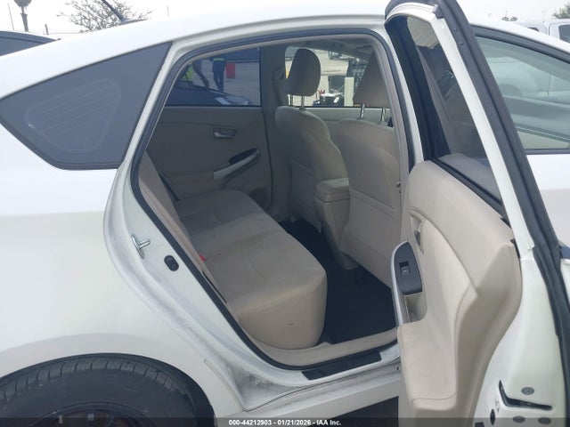 Toyota Prius Three 2014 JTDKN3DU4E1763388 Image 8