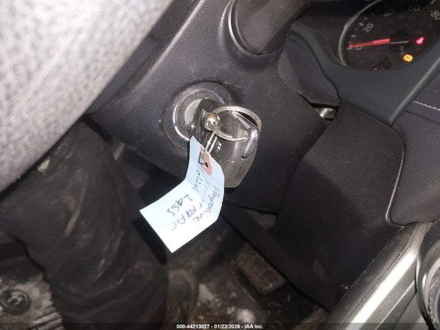 JTMG1RFV8KD508733 Toyota RAV4 LE