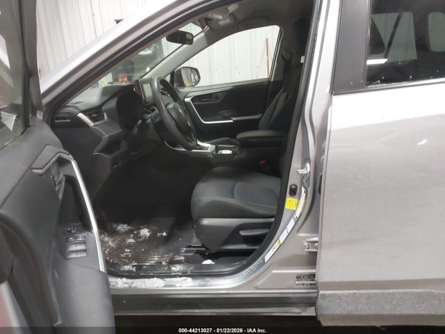 JTMG1RFV8KD508733 Toyota RAV4 LE