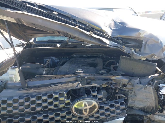 5TFDY5F13KX842994 Toyota Tundra Sr5 5.7l V8