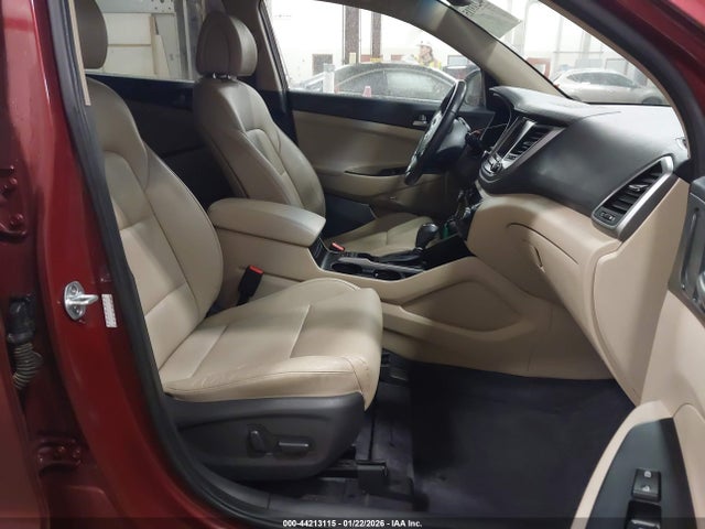 KM8J3CA21HU498464 Hyundai Tucson Limited