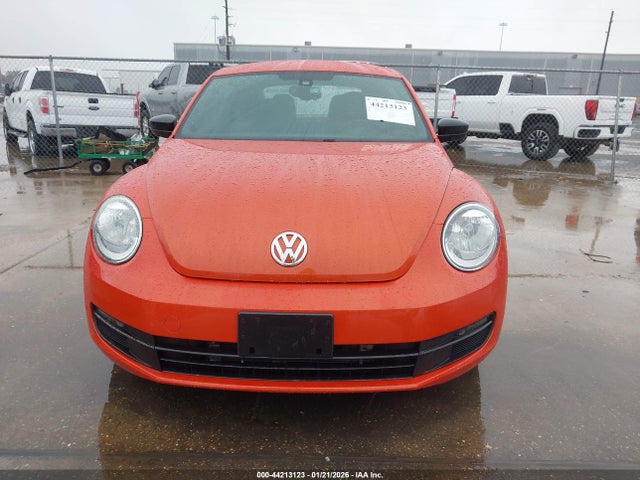 44213123 :رقم المزاد ، 3VWF07AT3GM626660 vin ، 2016 Volkswagen Beetle 1.8t S مزاد بيع