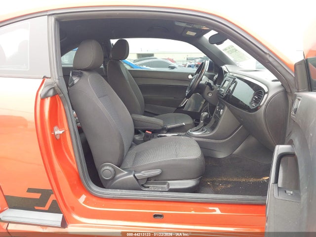 44213123 :رقم المزاد ، 3VWF07AT3GM626660 vin ، 2016 Volkswagen Beetle 1.8t S مزاد بيع