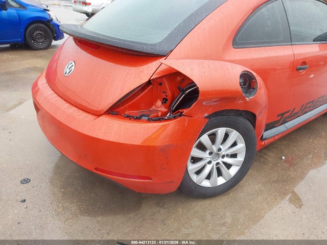 44213123 :رقم المزاد ، 3VWF07AT3GM626660 vin ، 2016 Volkswagen Beetle 1.8t S مزاد بيع