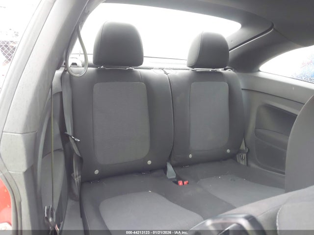 44213123 :رقم المزاد ، 3VWF07AT3GM626660 vin ، 2016 Volkswagen Beetle 1.8t S مزاد بيع