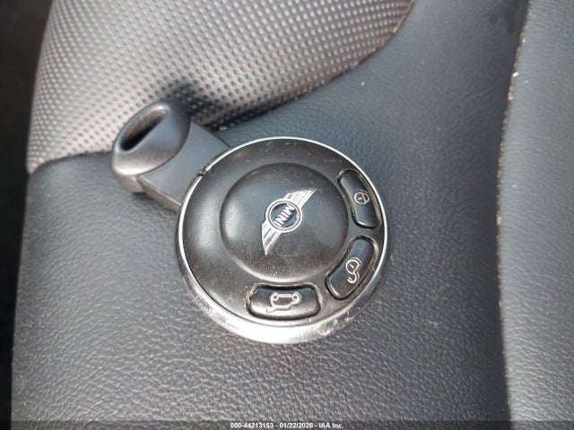2011 Mini Cooper S მანქანა იყიდება აუქციონზე, vin: WMWSV3C50BTY10973, აუქციონის ნომერი: 44213153