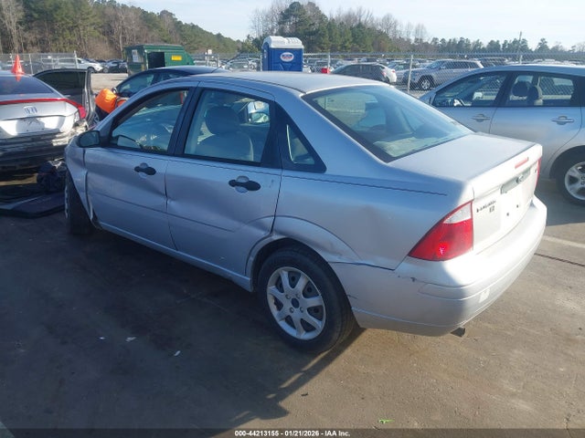 2005 FORD FOCUS 1FAFP34N55W211167 Photo 2