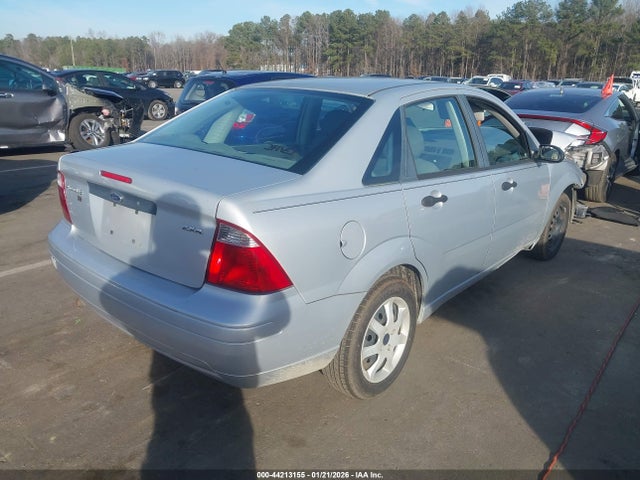 2005 FORD FOCUS 1FAFP34N55W211167 Photo 3