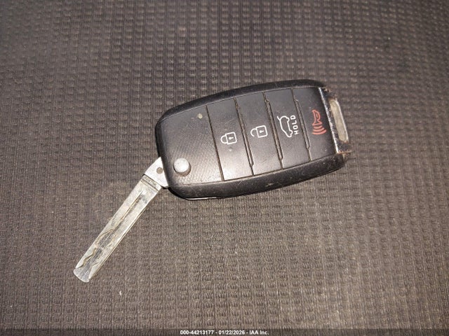 5XYKT3A61EG427368 KIA SORENTO LX