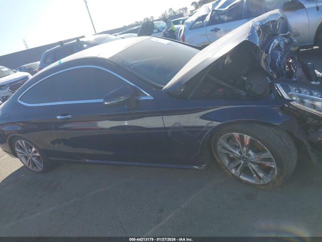 WDDWJ8DB0KF824121 Mercedes-Benz C 300
