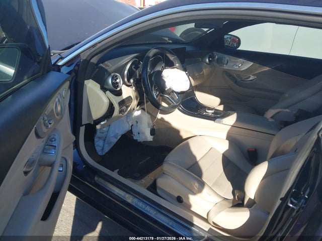 WDDWJ8DB0KF824121 Mercedes-Benz C 300