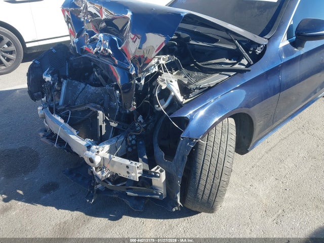 WDDWJ8DB0KF824121 Mercedes-Benz C 300