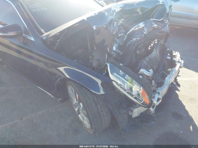WDDWJ8DB0KF824121 Mercedes-Benz C 300