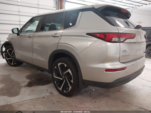 2022 MITSUBISHI OUTLANDER JA4J4TA80NZ018994 Photo 2