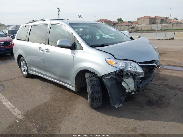 Toyota Sienna Le 8 Passenger 2019 5TDKZ3DC7KS969959 main image