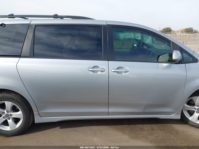 Toyota Sienna Le 8 Passenger 2019 5TDKZ3DC7KS969959 Image 13