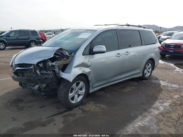 Toyota Sienna Le 8 Passenger 2019 5TDKZ3DC7KS969959 Image 2