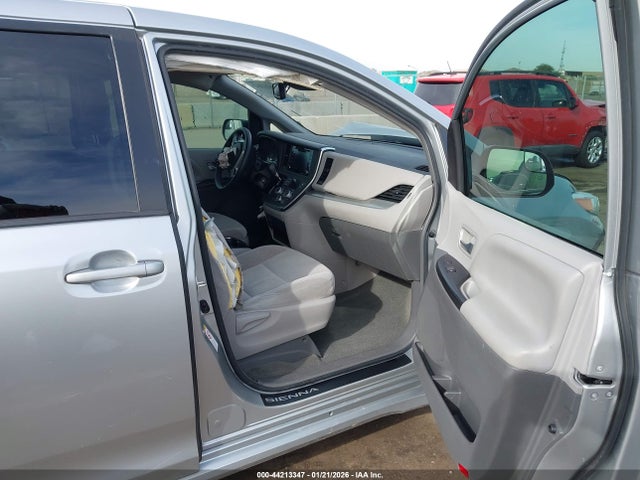 Toyota Sienna Le 8 Passenger 2019 5TDKZ3DC7KS969959 Image 5