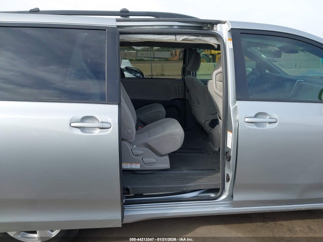 Toyota Sienna Le 8 Passenger 2019 5TDKZ3DC7KS969959 Image 8