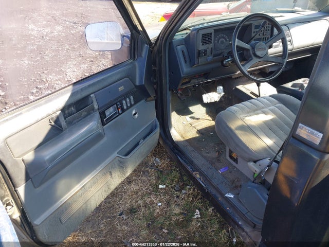 Auction sale of the 1989 Chevrolet Gmt-400 K1500, vin: 1GCDK14K2KZ218694, lot number: 44213350