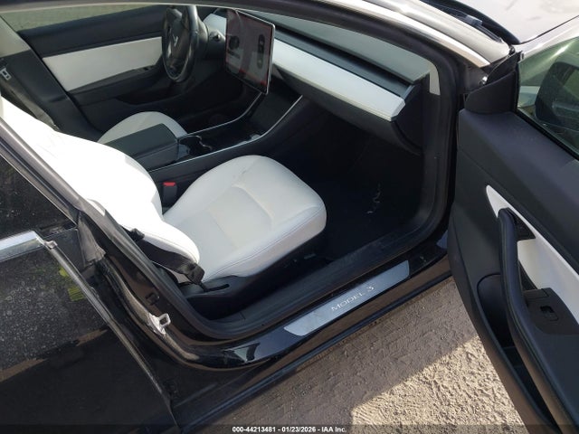 2019 TESLA MODEL 3 5YJ3E1EB3KF391356 Photo 4