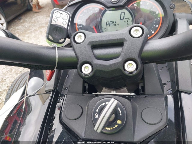 2015 CAN-AM SPYDER ROADSTER 2BXRDDD22FV000554 Photo 10