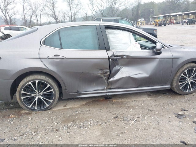 4T1B11HK5JU521156 Toyota CAMRY SE