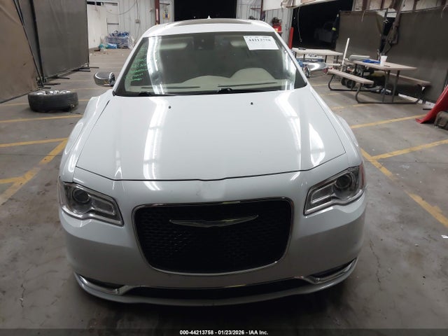 Chrysler 300C 2016 2C3CCAEG4GH147917 Image 13