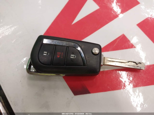 2T3G1RFV5LC138119 Toyota RAV4 LE