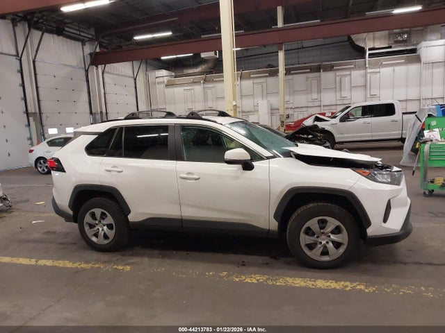 2T3G1RFV5LC138119 Toyota RAV4 LE