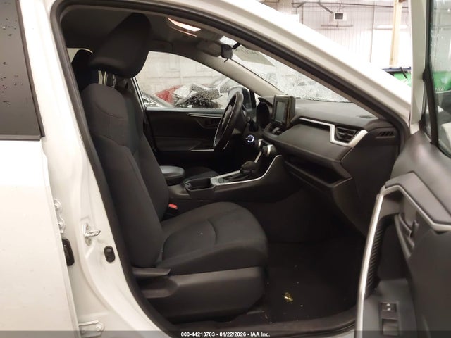 2T3G1RFV5LC138119 Toyota RAV4 LE