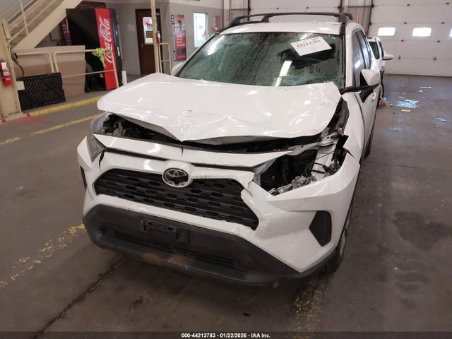 2T3G1RFV5LC138119 Toyota RAV4 LE