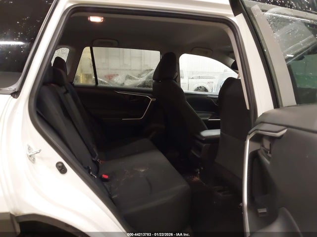 2T3G1RFV5LC138119 Toyota RAV4 LE