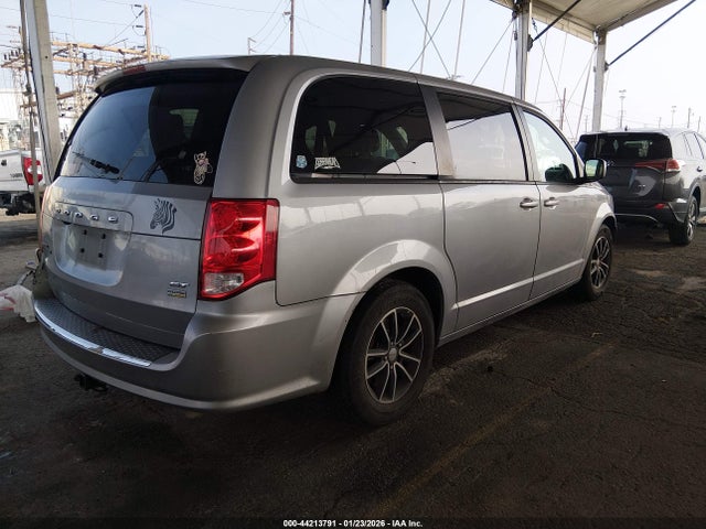 2C4RDGEGXJR145757 Dodge Grand Caravan Gt