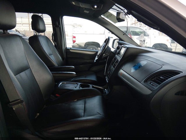 2C4RDGEGXJR145757 Dodge Grand Caravan Gt