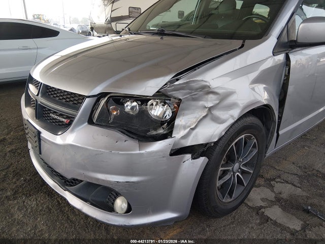 2C4RDGEGXJR145757 Dodge Grand Caravan Gt