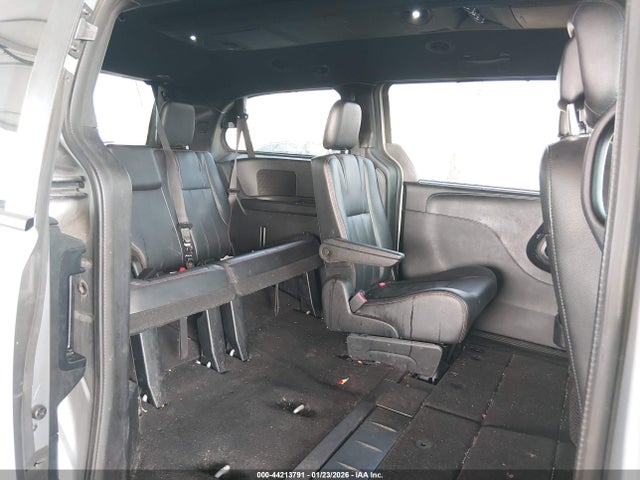 2C4RDGEGXJR145757 Dodge Grand Caravan Gt