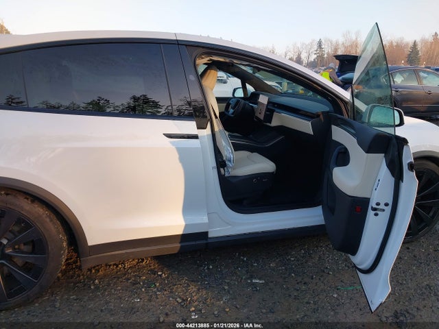 2025 TESLA MODEL X 7SAXCBE64SF461501 Photo 4