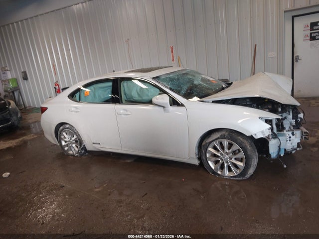 2013 Lexus Es 300h მანქანა იყიდება აუქციონზე, vin: JTHBW1GG3D2003192, აუქციონის ნომერი: 44214068
