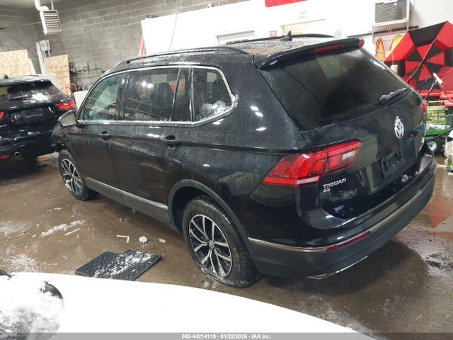 2021 VOLKSWAGEN TIGUAN 3VV2B7AX7MM098052 Photo 2