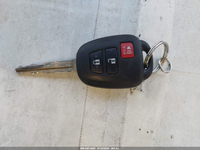 JTDKDTB31E1077516 Toyota Prius C Two