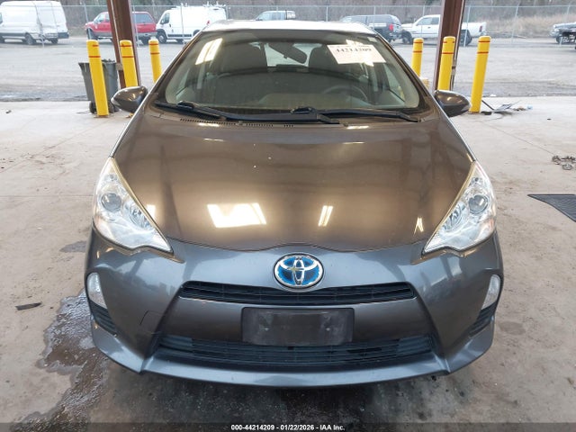 JTDKDTB31E1077516 Toyota Prius C Two