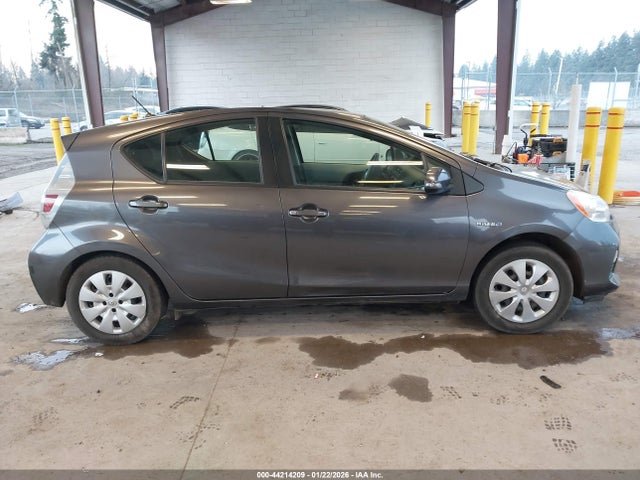 JTDKDTB31E1077516 Toyota Prius C Two