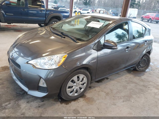 JTDKDTB31E1077516 Toyota Prius C Two