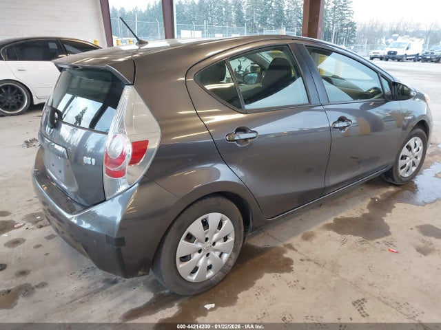 JTDKDTB31E1077516 Toyota Prius C Two