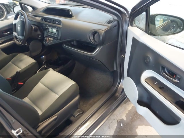 JTDKDTB31E1077516 Toyota Prius C Two
