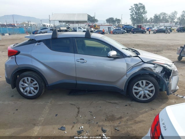 JTNKHMBX4L1067293 Toyota C-HR LE