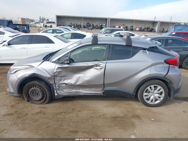 JTNKHMBX4L1067293 Toyota C-HR LE